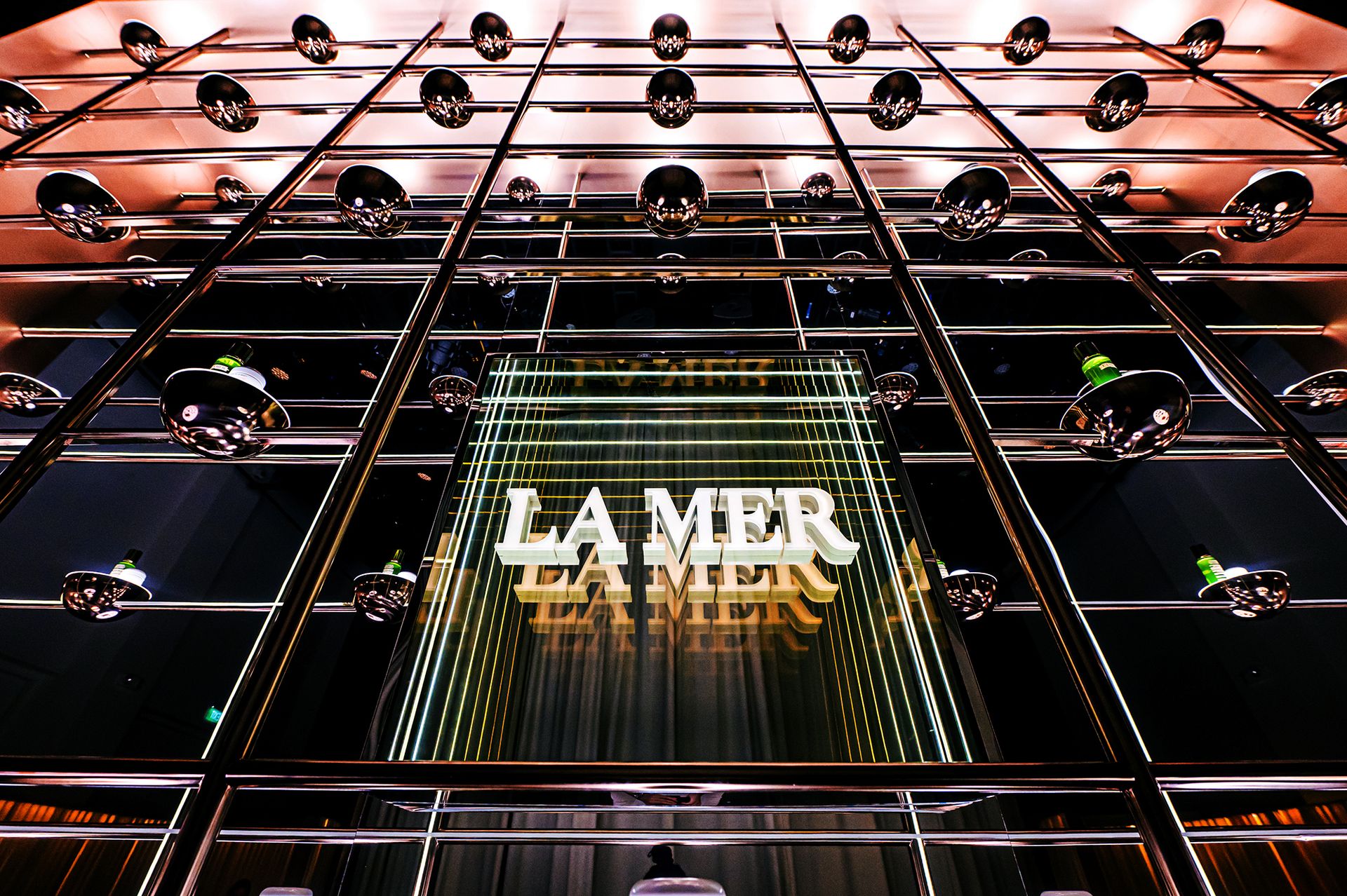 LA MER | Gallery Image
